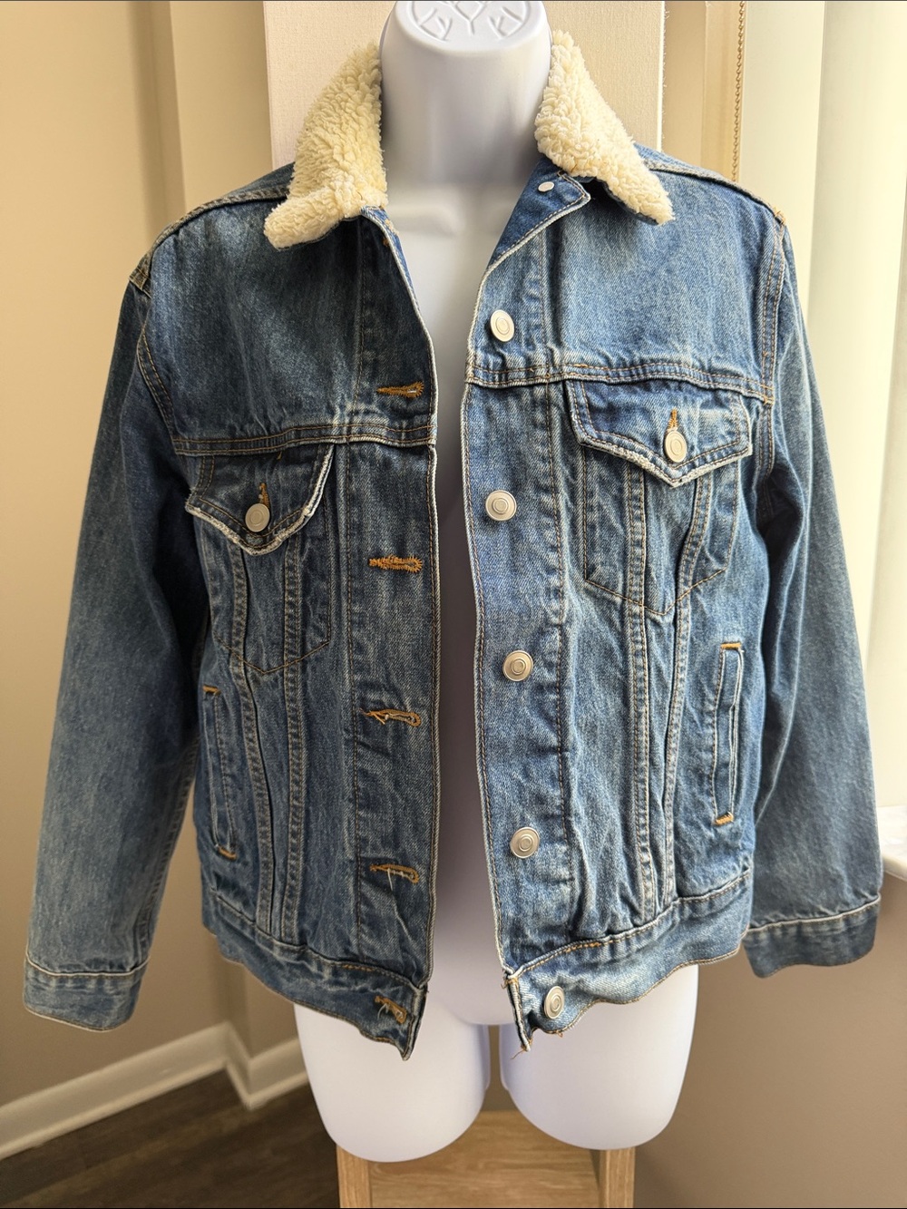 Classic Women's Blue Denim Jean Jacket with Sherpa Collar